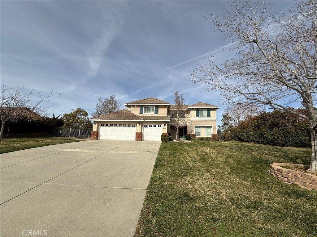 5739 Avenida Entrada