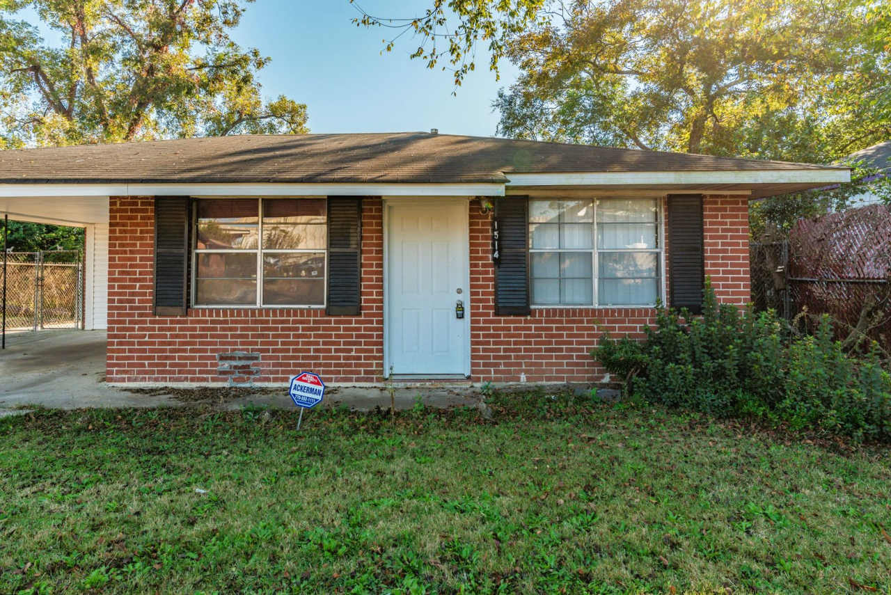 $1,120 - 3 bed/2 bath house in Turpin Hill, with fenced back yard! Section 8 Welcome!