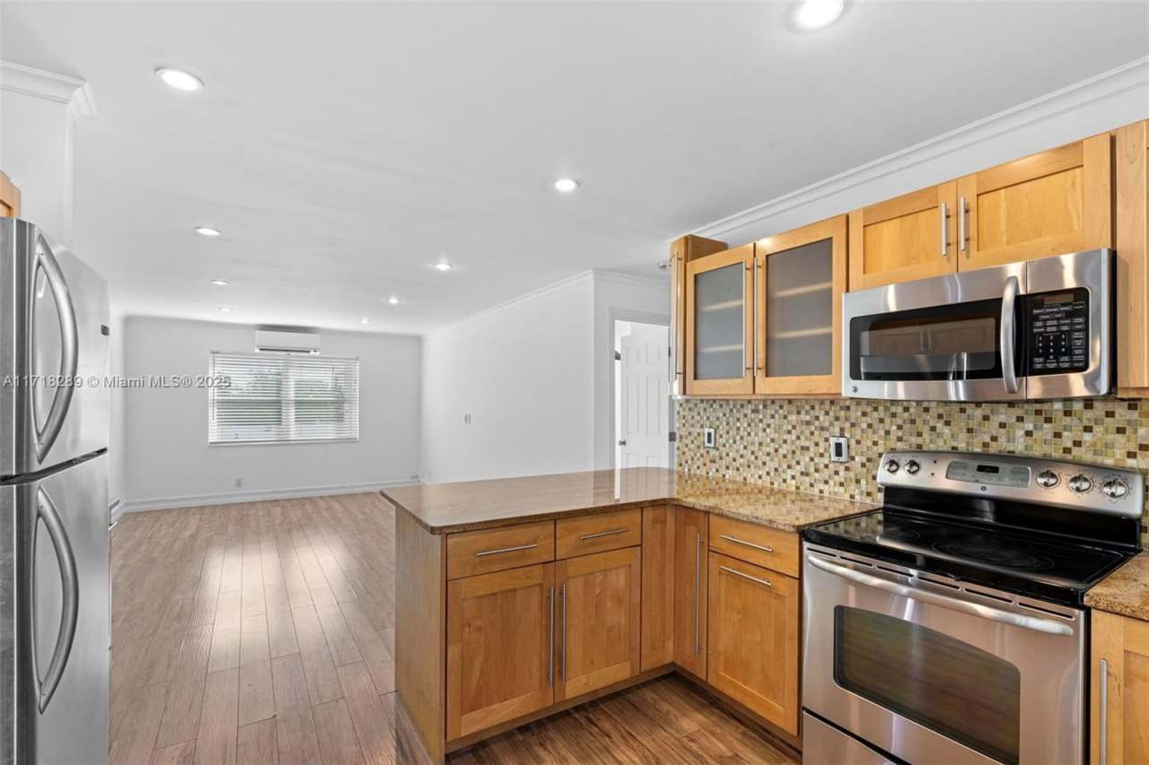 1250 East Sample Road