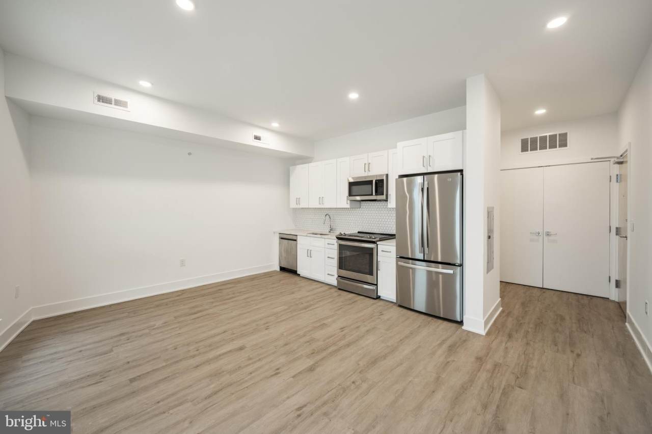 1325 N LEE Street unit: 400 (Ada)