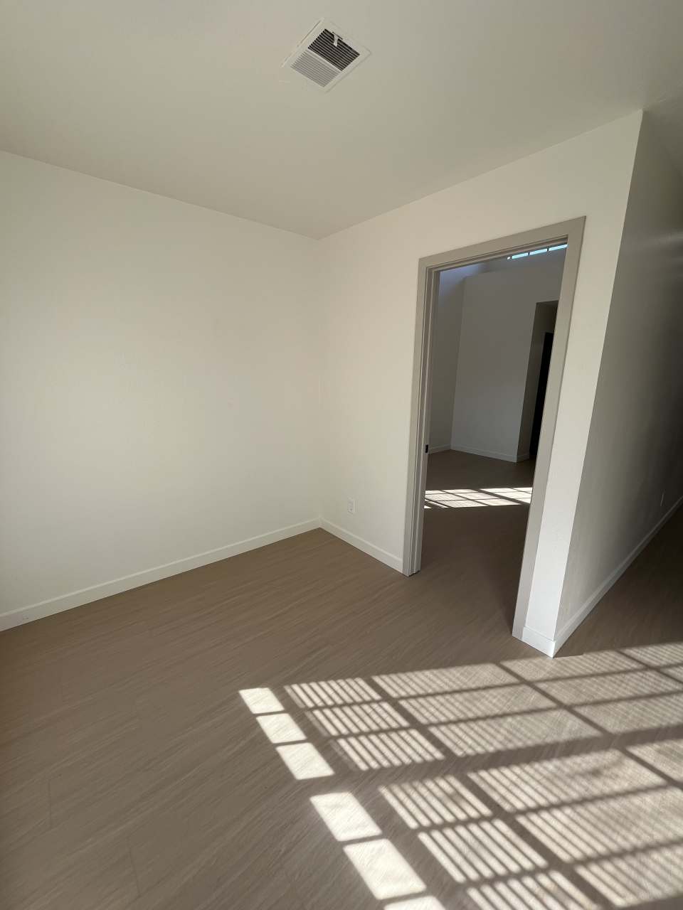 1126 West Elliot Road