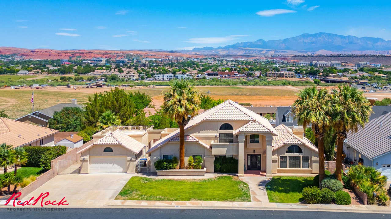 Spacious 6 Bedroom Home with a Balcony!