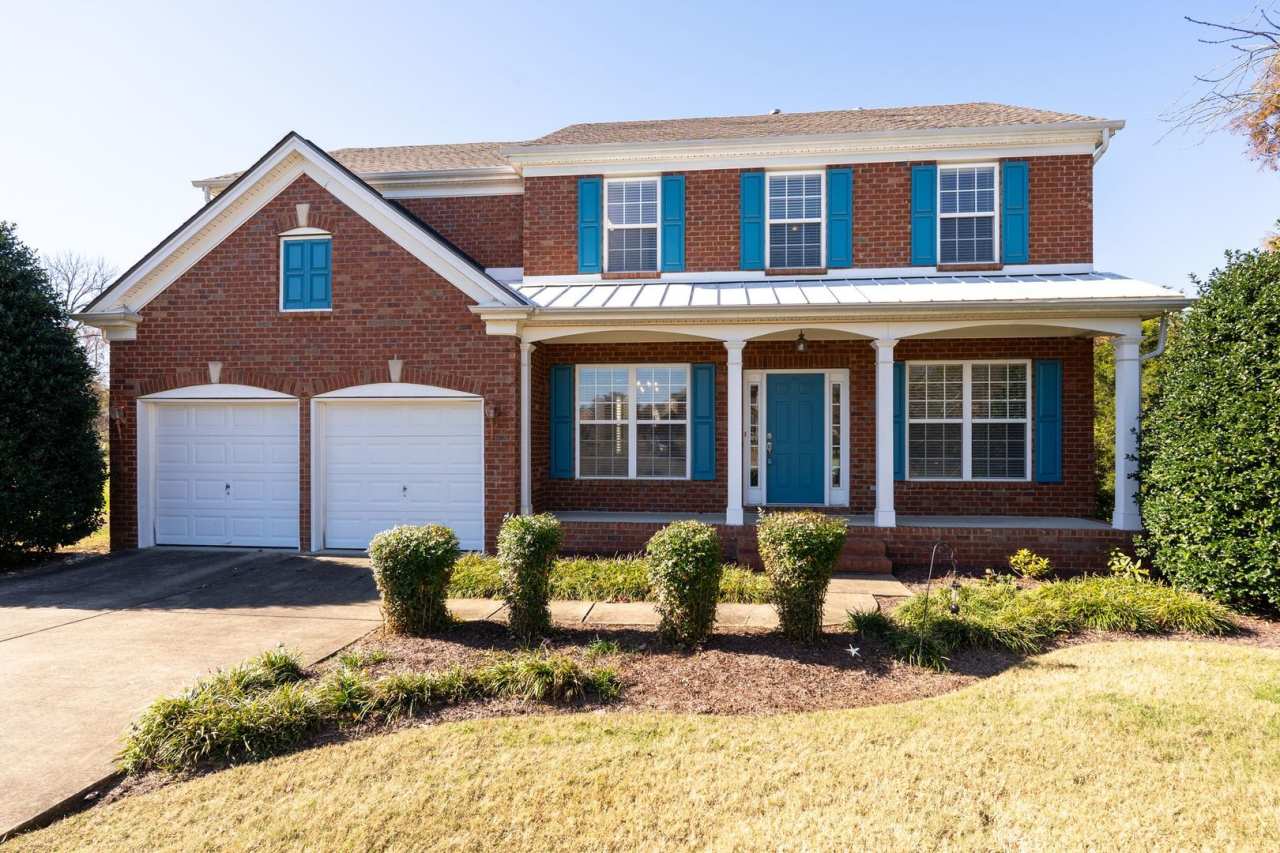 AVAILABLE NOW! 3- or 4-bed/3.5-bath in Brentwood