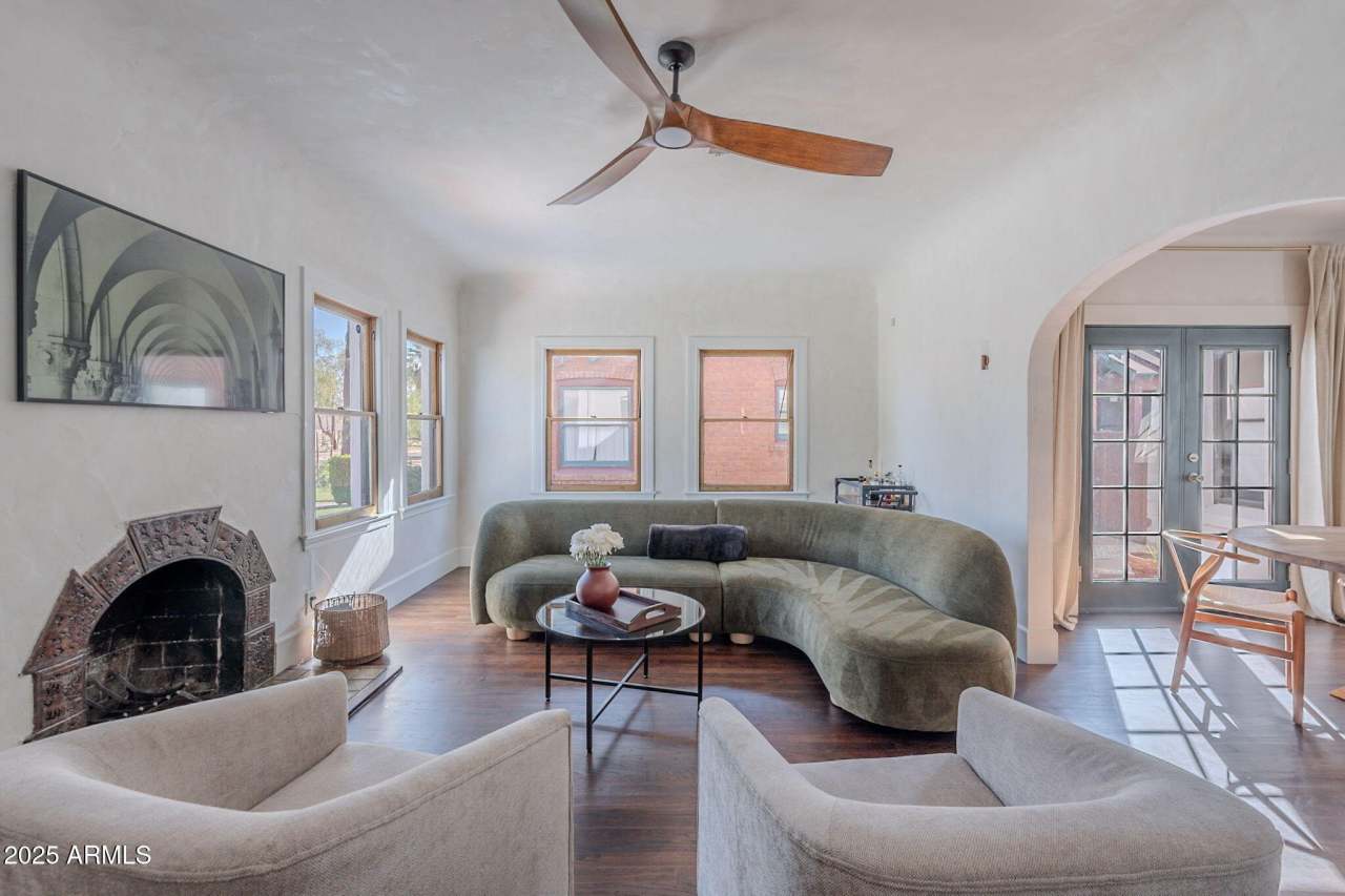 1333 W LATHAM Street