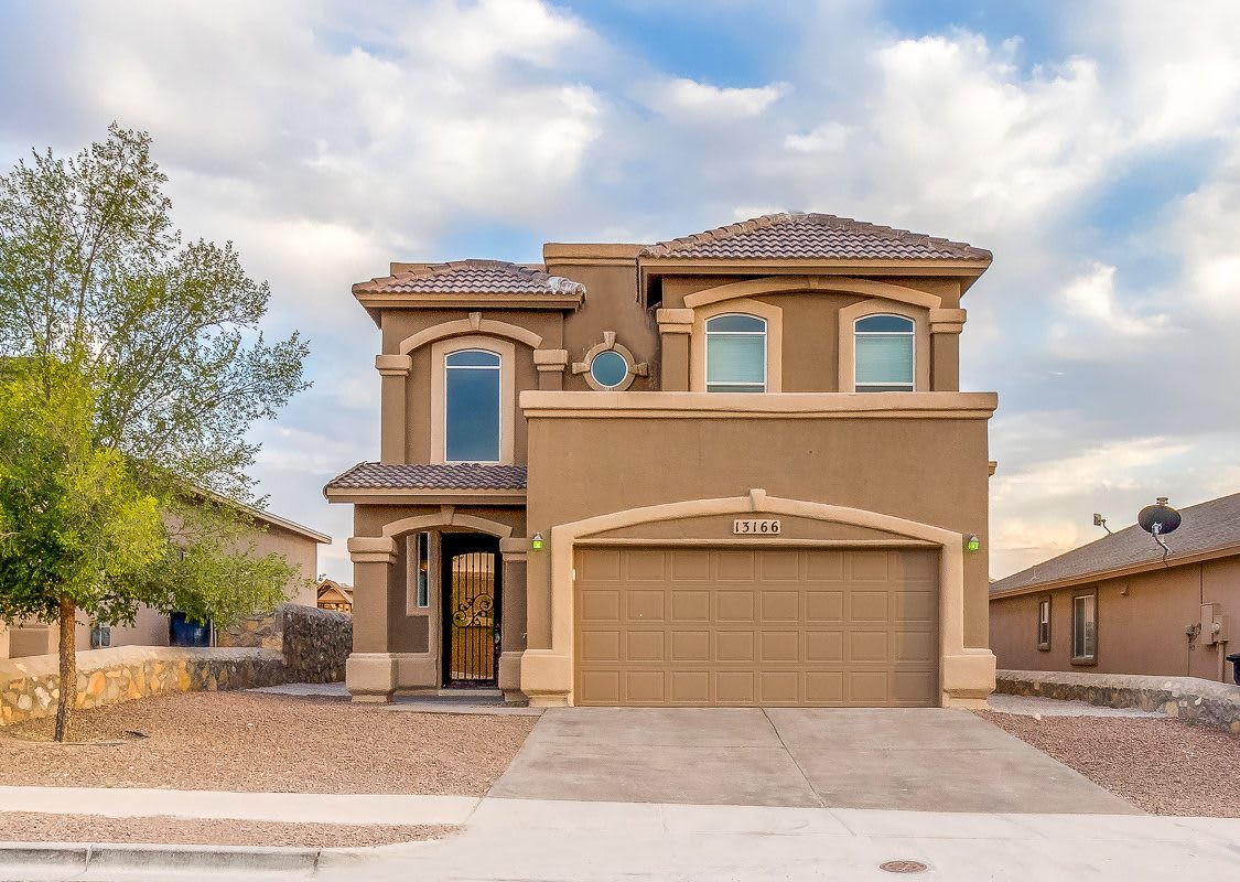 Gorgeous 4 Bedroom Home In Horizon with Refrigerated Air!