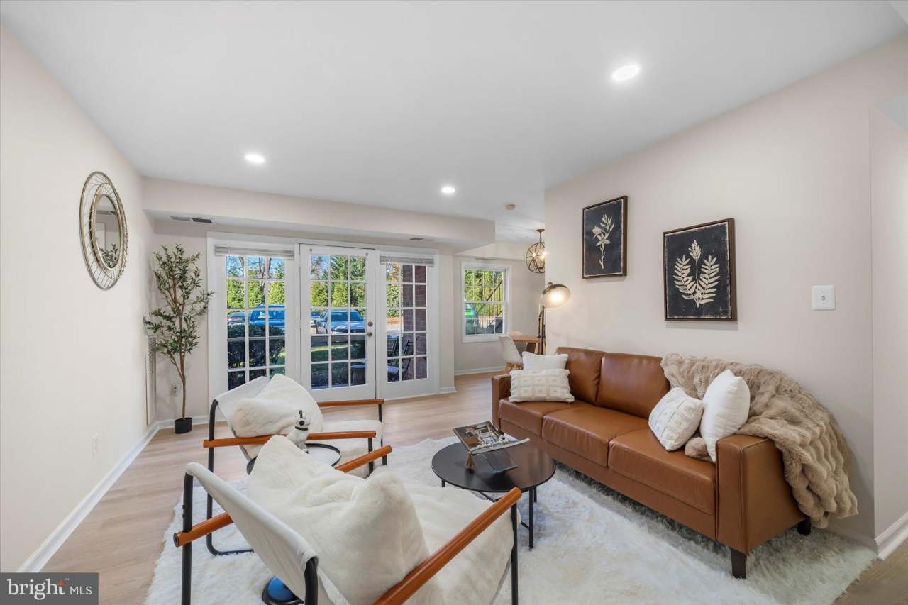 3961 LYNDHURST Drive unit: 103