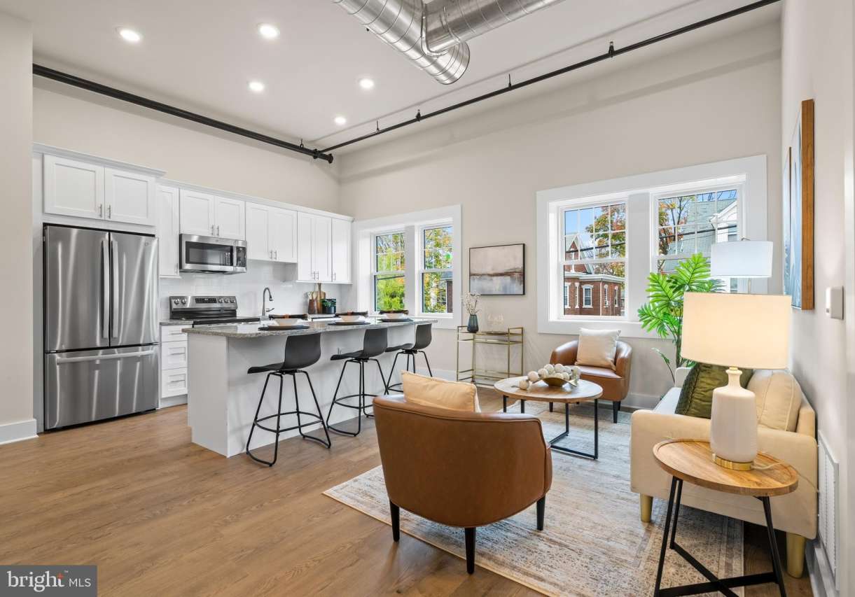 30 W BROAD Street unit: Suite 2