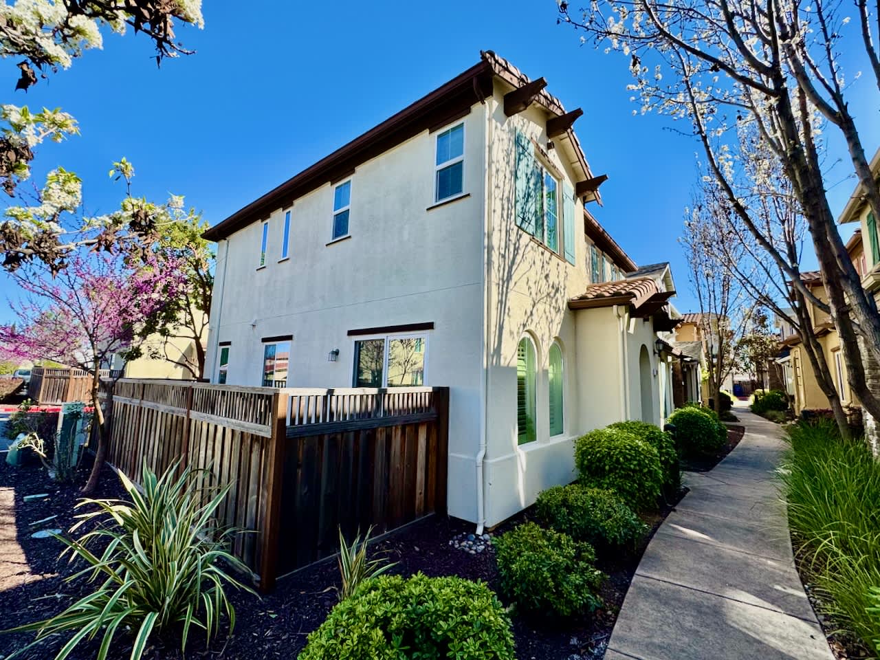 131 English Rose Circle