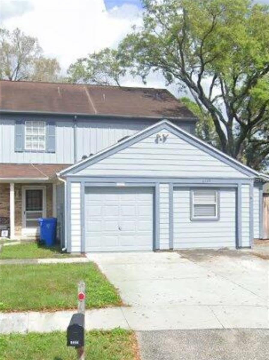 6219 OAK CLUSTER CIRCLE