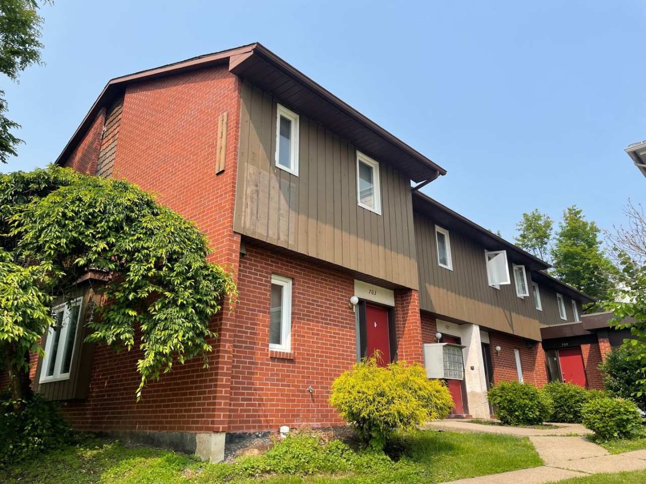 Biscayne/Sarasota 2 Bedroom Townhome on W. College Ave.