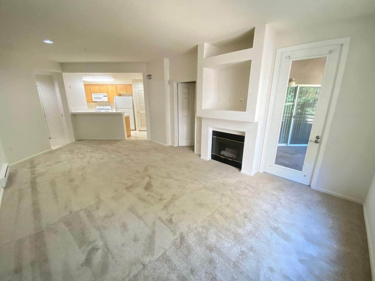 Advent - Low Deposit W/ Laundry  Parking