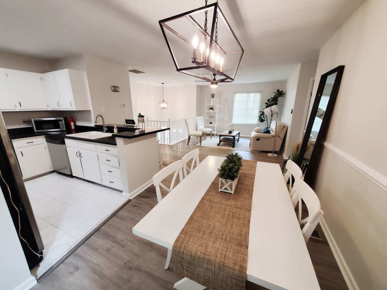 Room in 6 Bedroom Home at Henslowe Dr