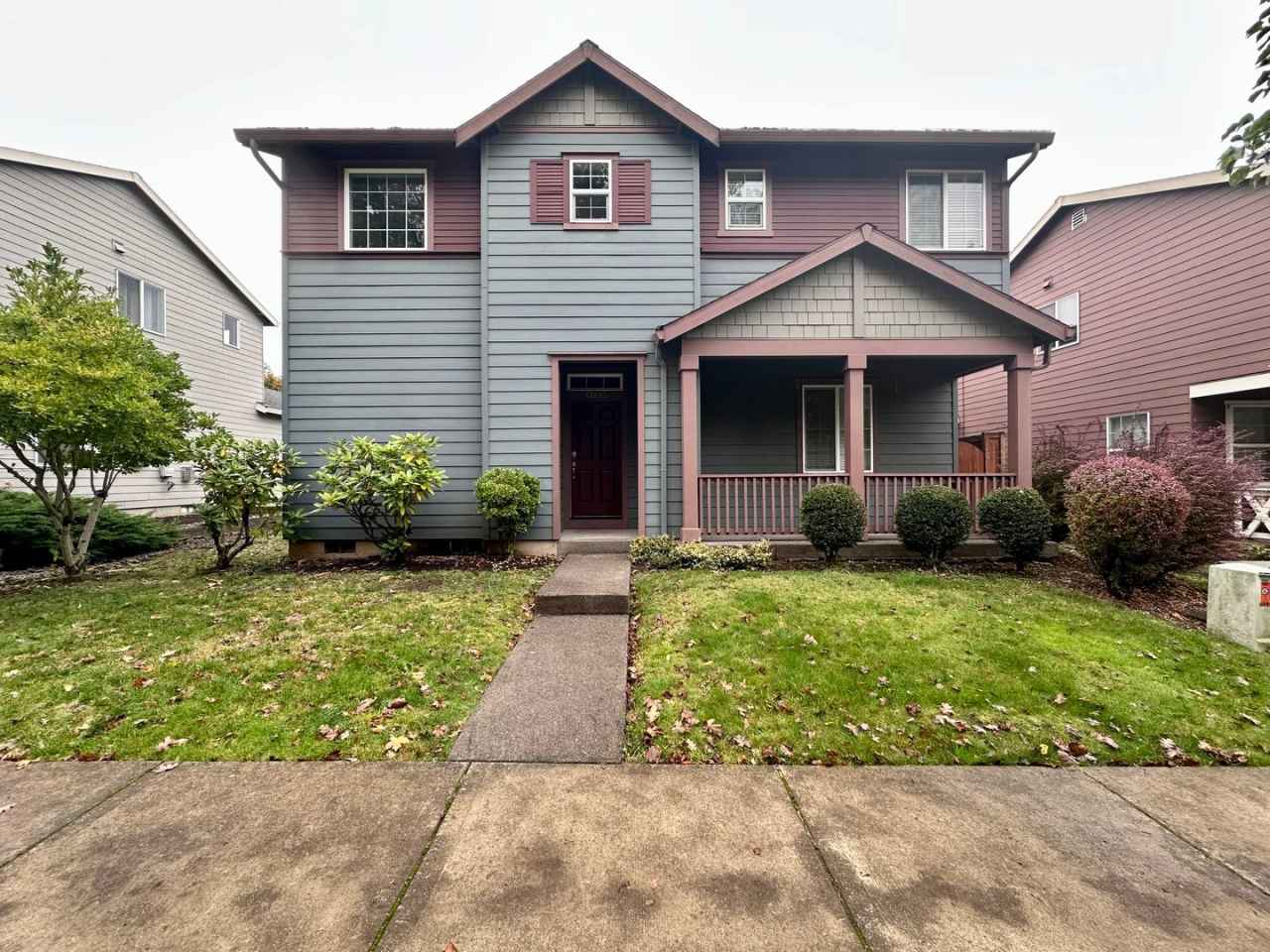 Modern updated 5 BD / 3 BA with Double Car Garage in Oregon City!