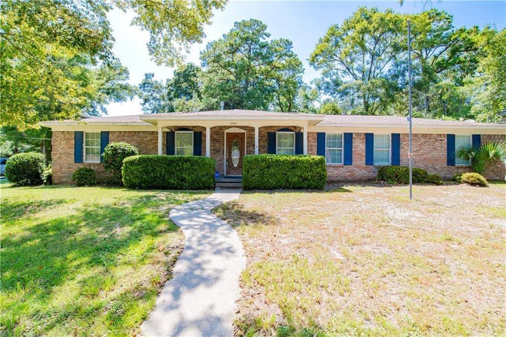 2704 Woodcliff Drive East