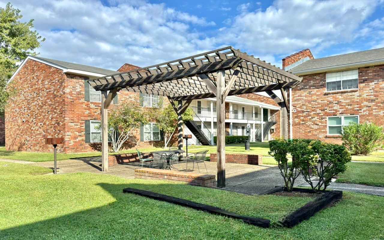 Spacious 2 Bed/2 Bathroom Condo in Bocage – Walk to Towne Center  Whole Foods!