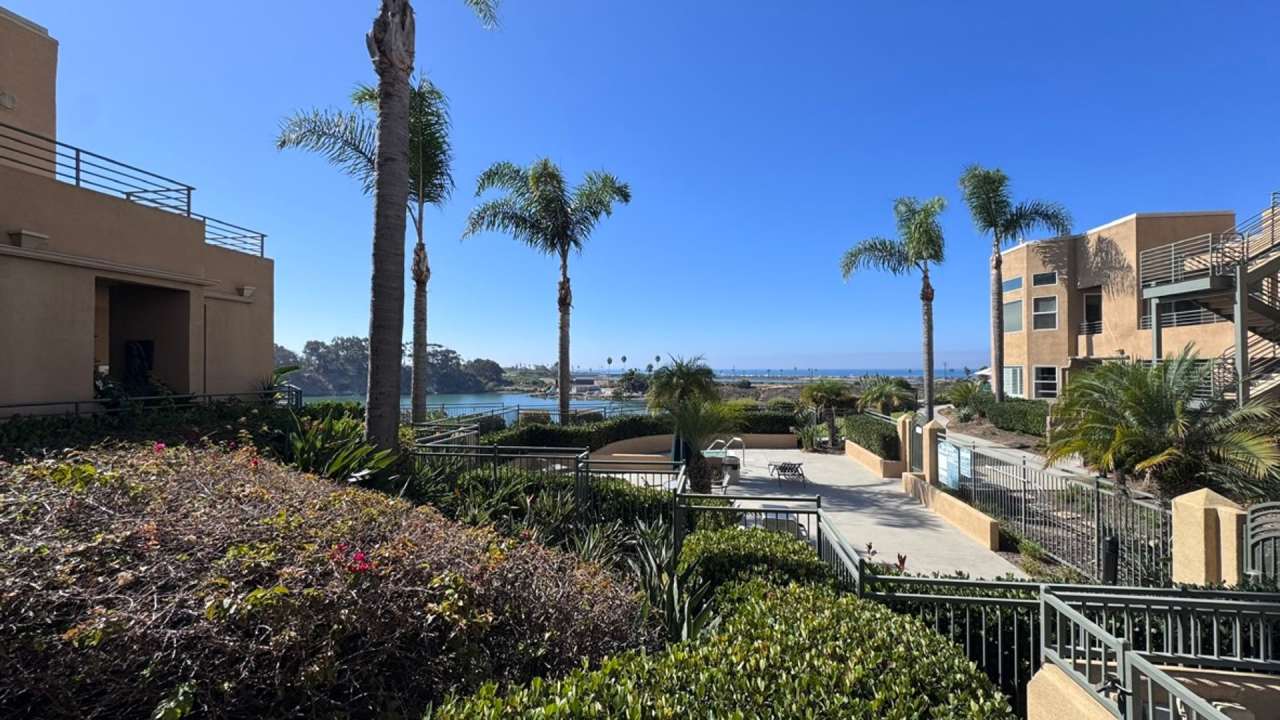 Fully Furnished 2 bd in Carlsbad with AC/Ocean View