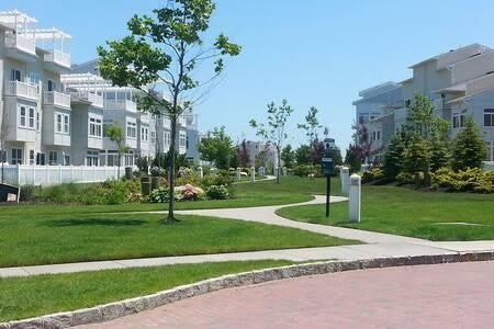 66-10 Beach Front Road