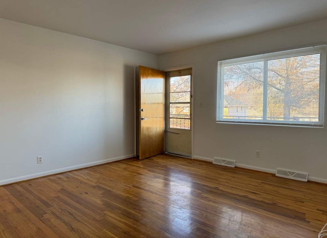 {10103} 2-Bedroom Shawnee Home with Ample Storage, 1-Car Garage, and Updates!