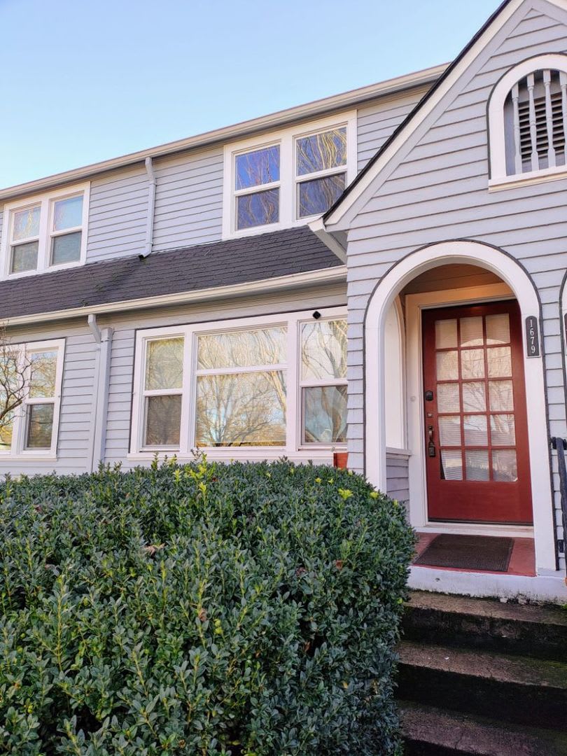 Summer Special-$300 Off-Beautiful Three Story Townhome With Full Basement