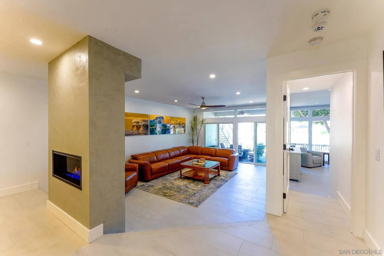 101 Kingston Court W