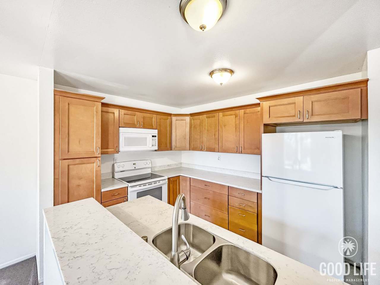 Beautiful 2B/2BA Condo in Pacific Beach w/ Parking  Swimming Pool!