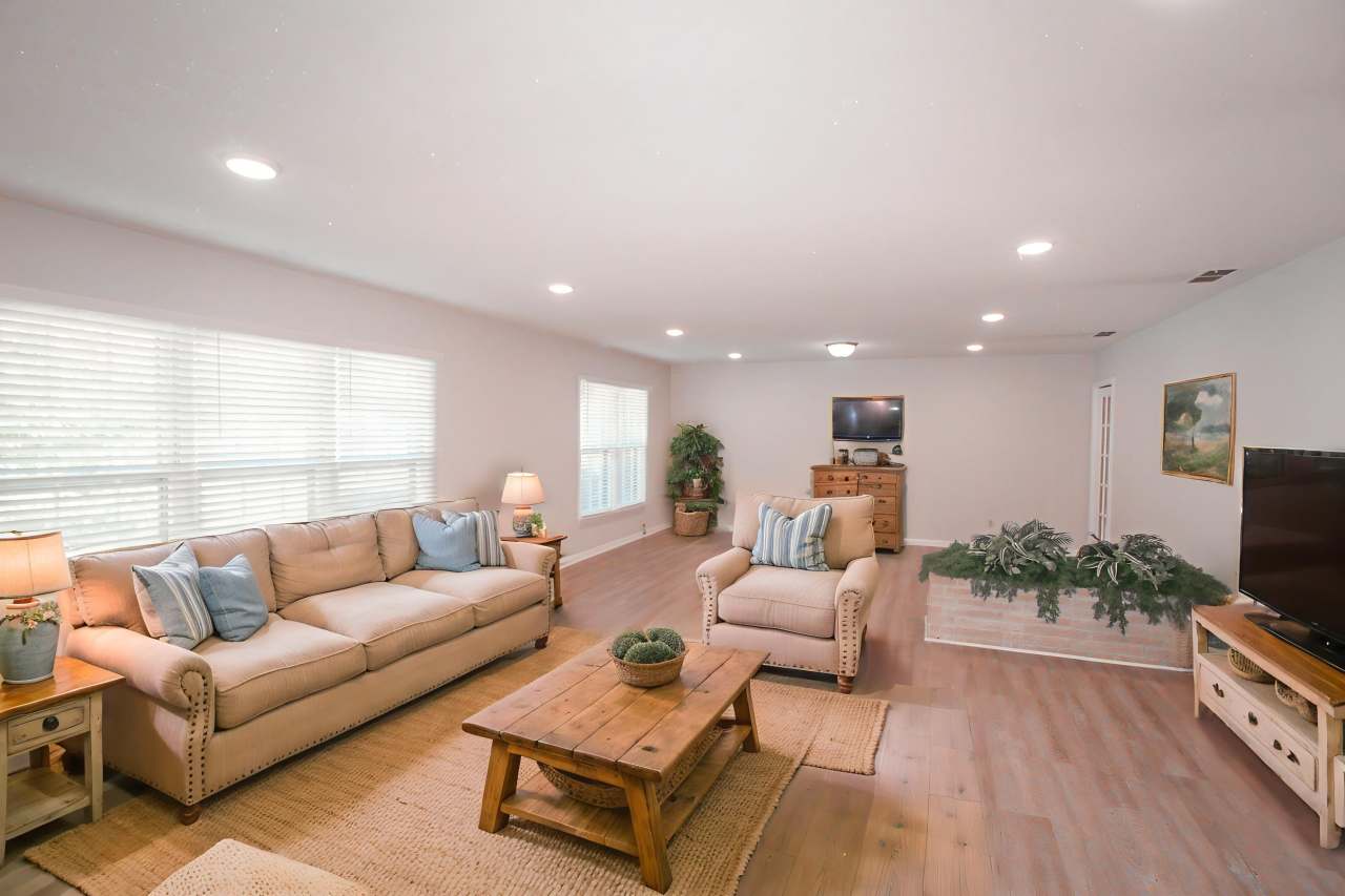 104 Peg-Wen Boulevard