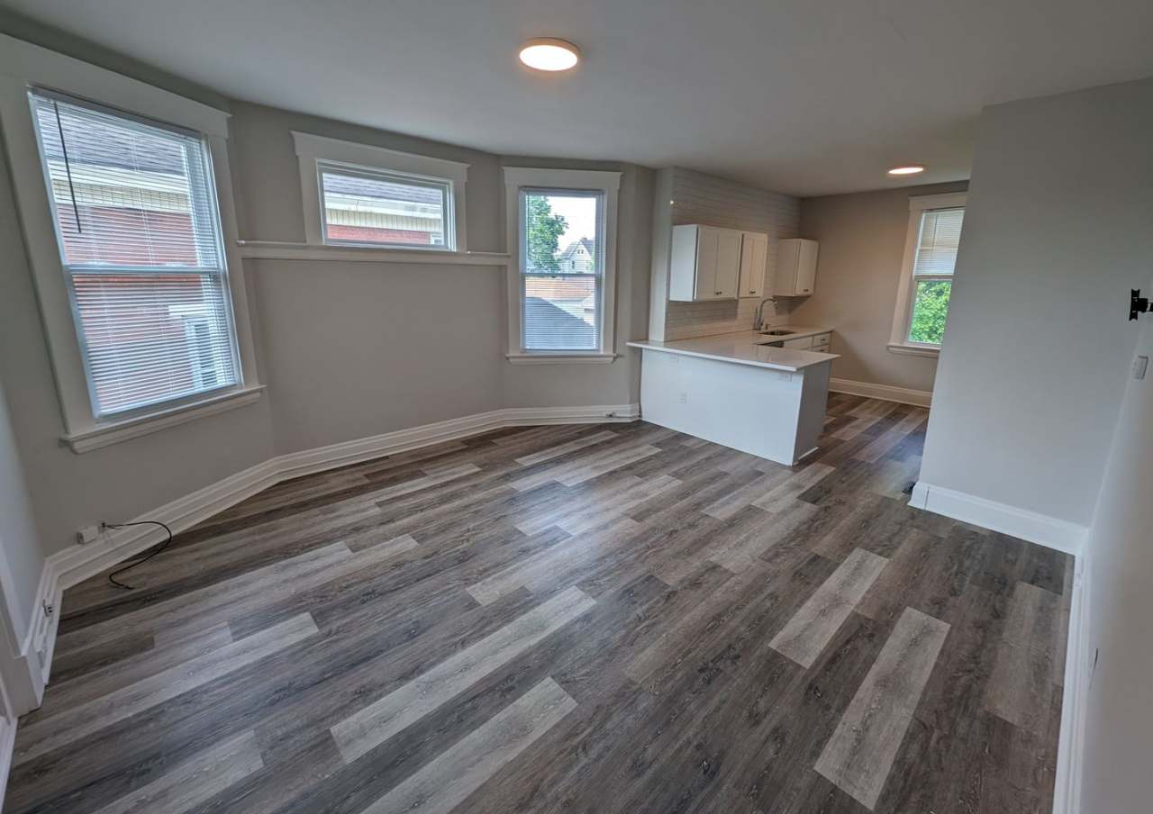 Beautiful Housing Convenient to Xavier Campus with Bonus Room