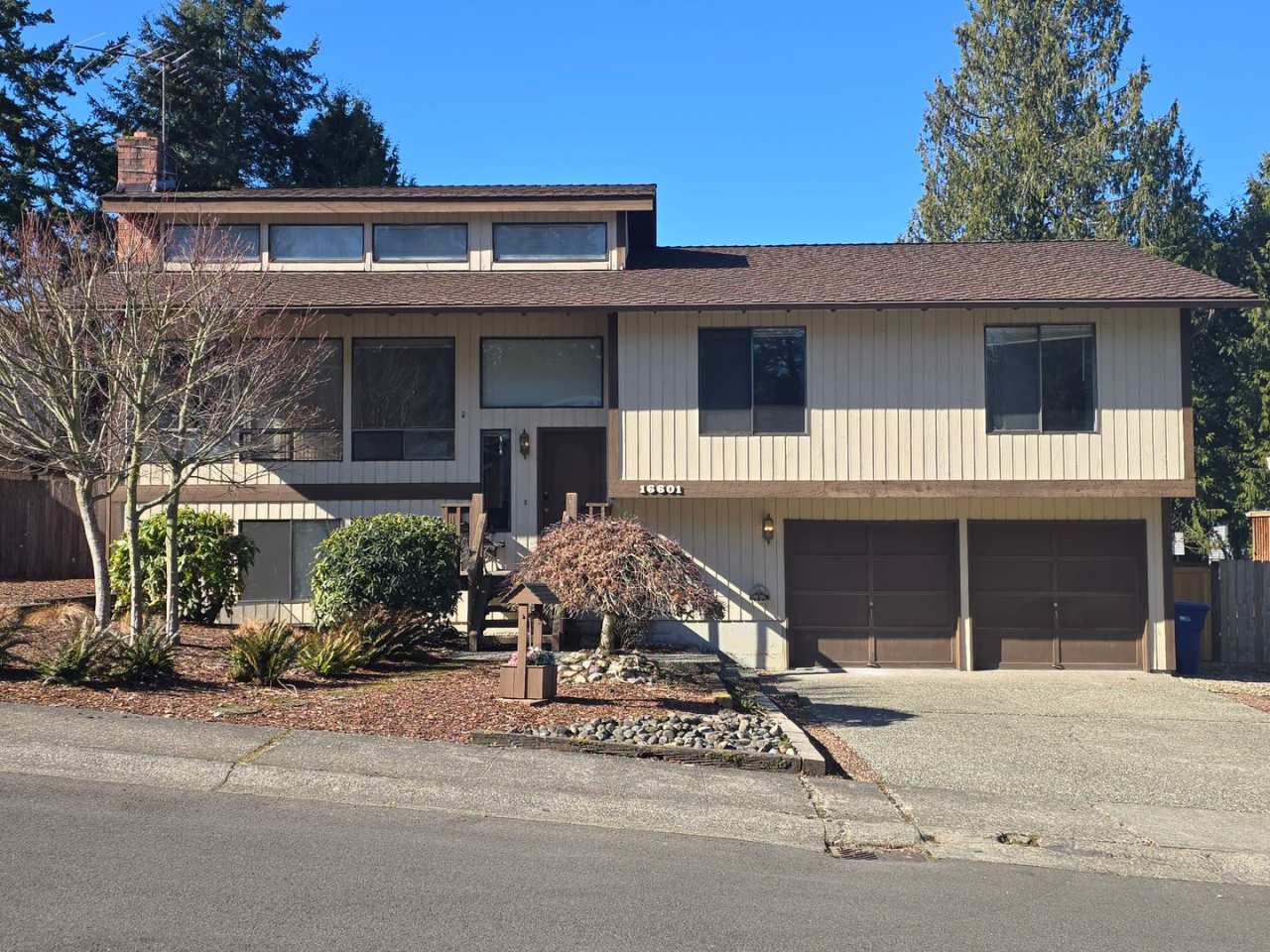 Fairwood Community -Split level home- 6 bedroom 3 bathrooms, two car garage - Available NOW!