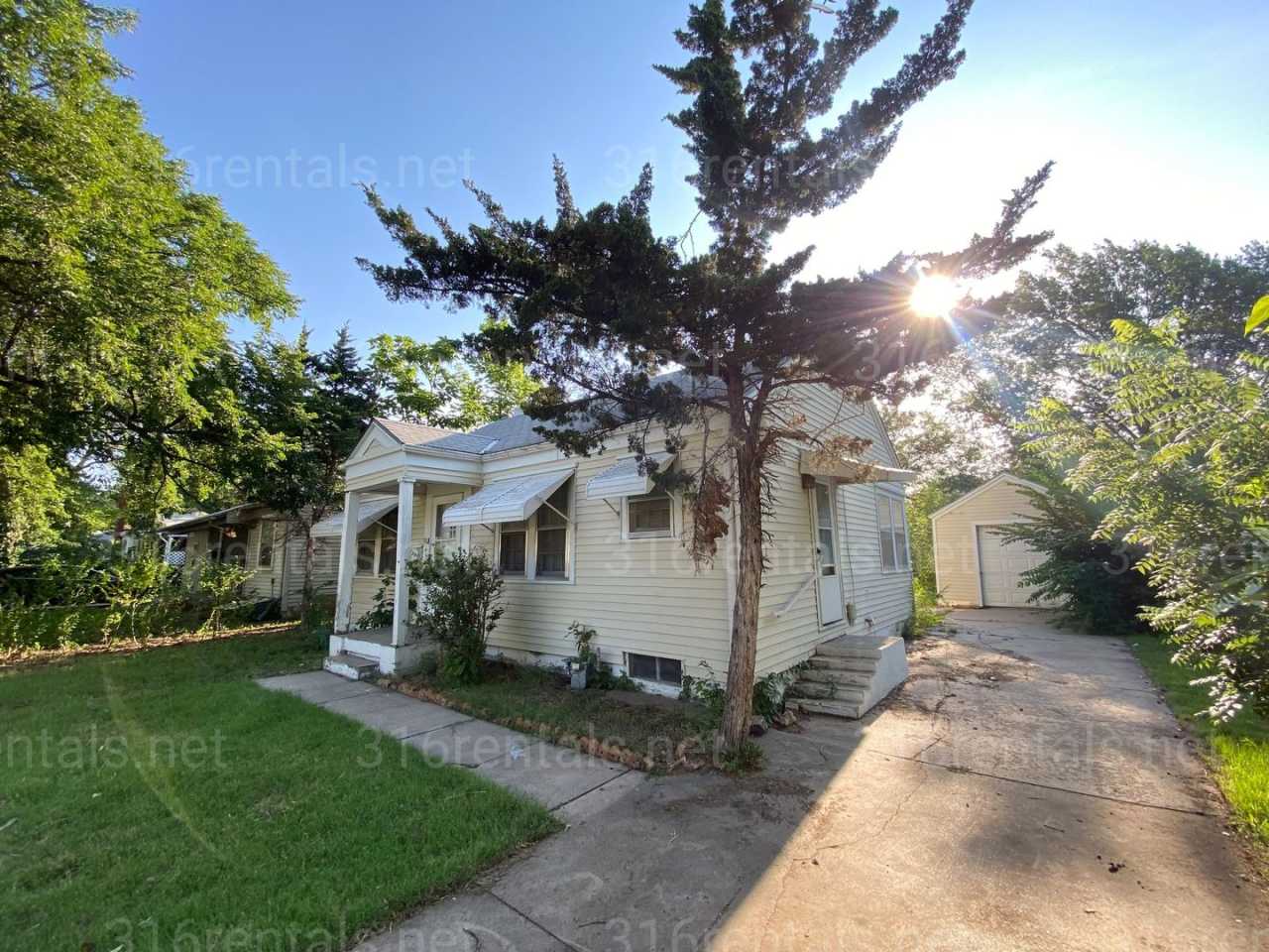 $925 - 2 bedroom / 1 bathroom - Beautiful single family home *COMING SOON*