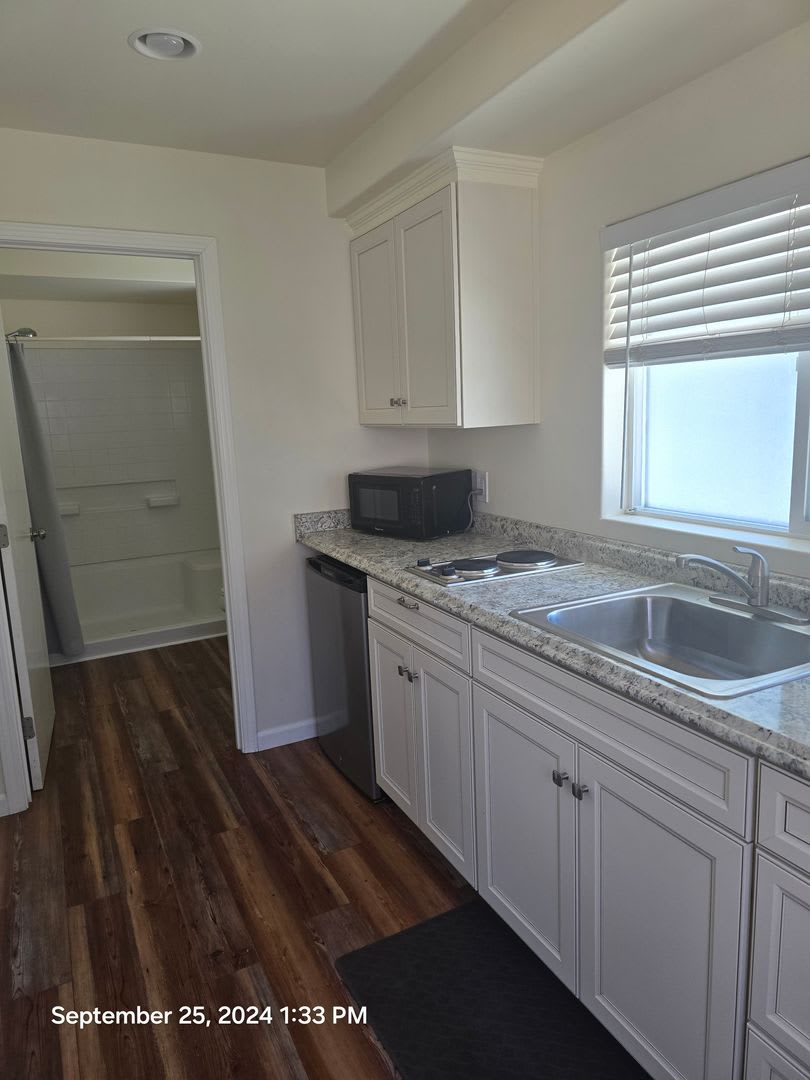 995 South Main Street (A&B)