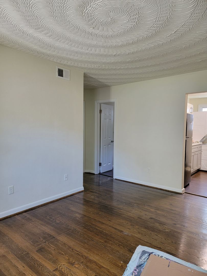 2 BR 1 Full Bath Duplex Virginia Place