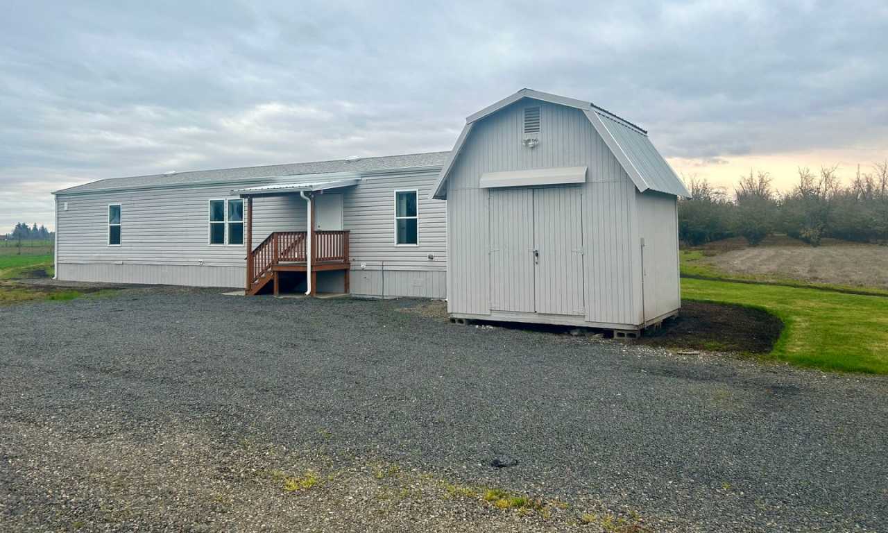 Manufactured House in the Country - Shed Included