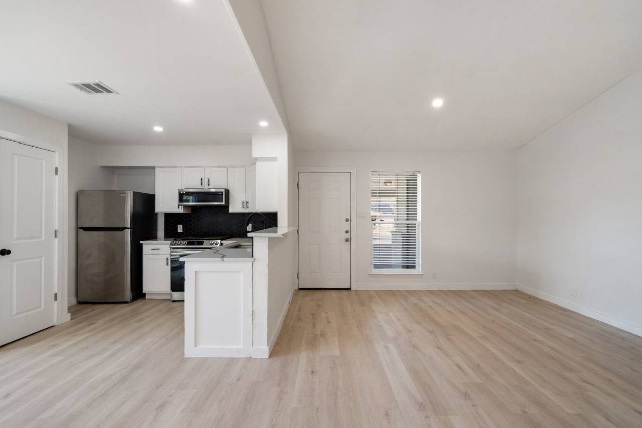 VACANT - 9616 Point Vista Place, Unit B