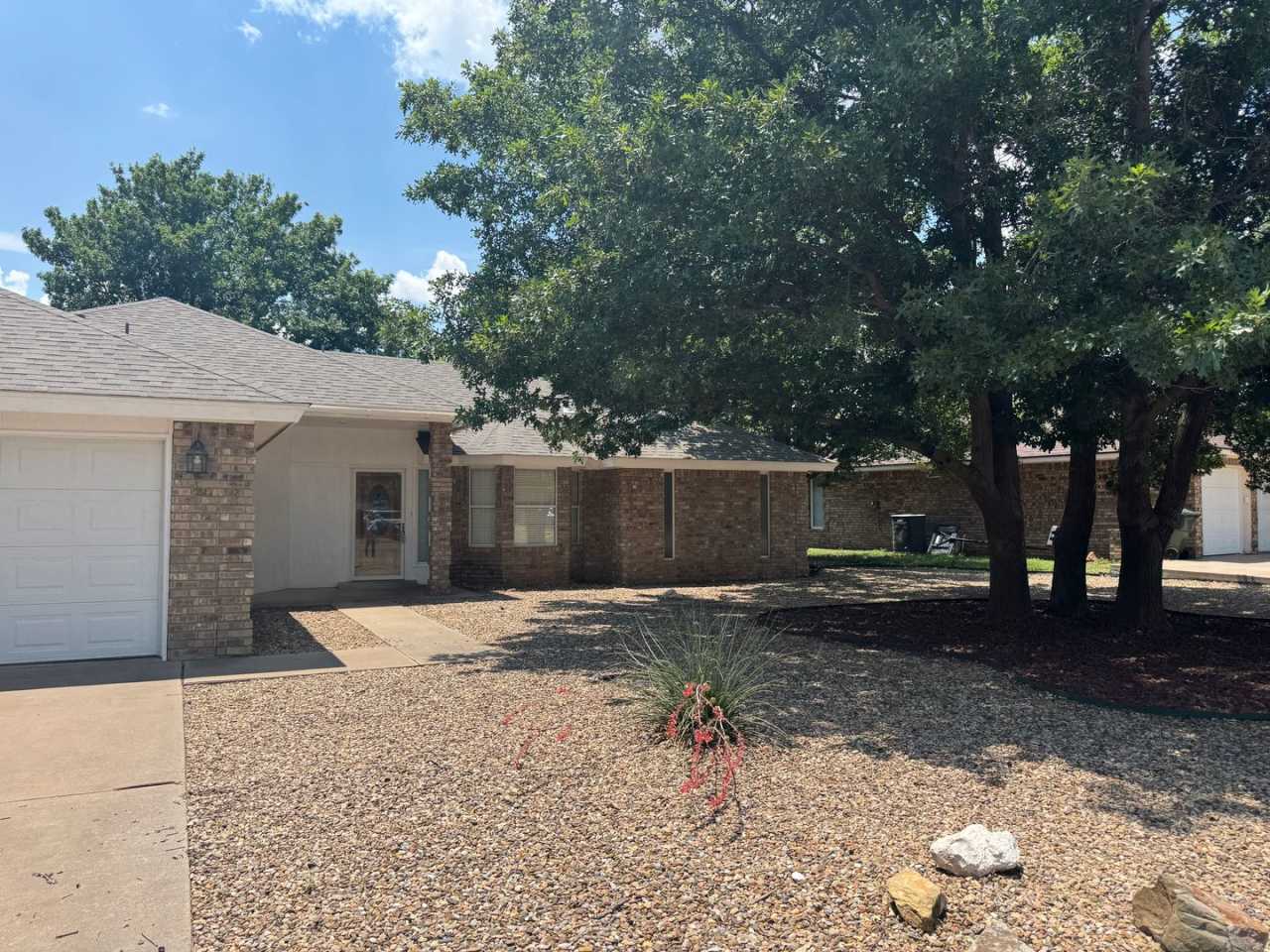 3Bd 2Bth Home in the Sought-after Colonial Park subdivision in the northeast side of Town !