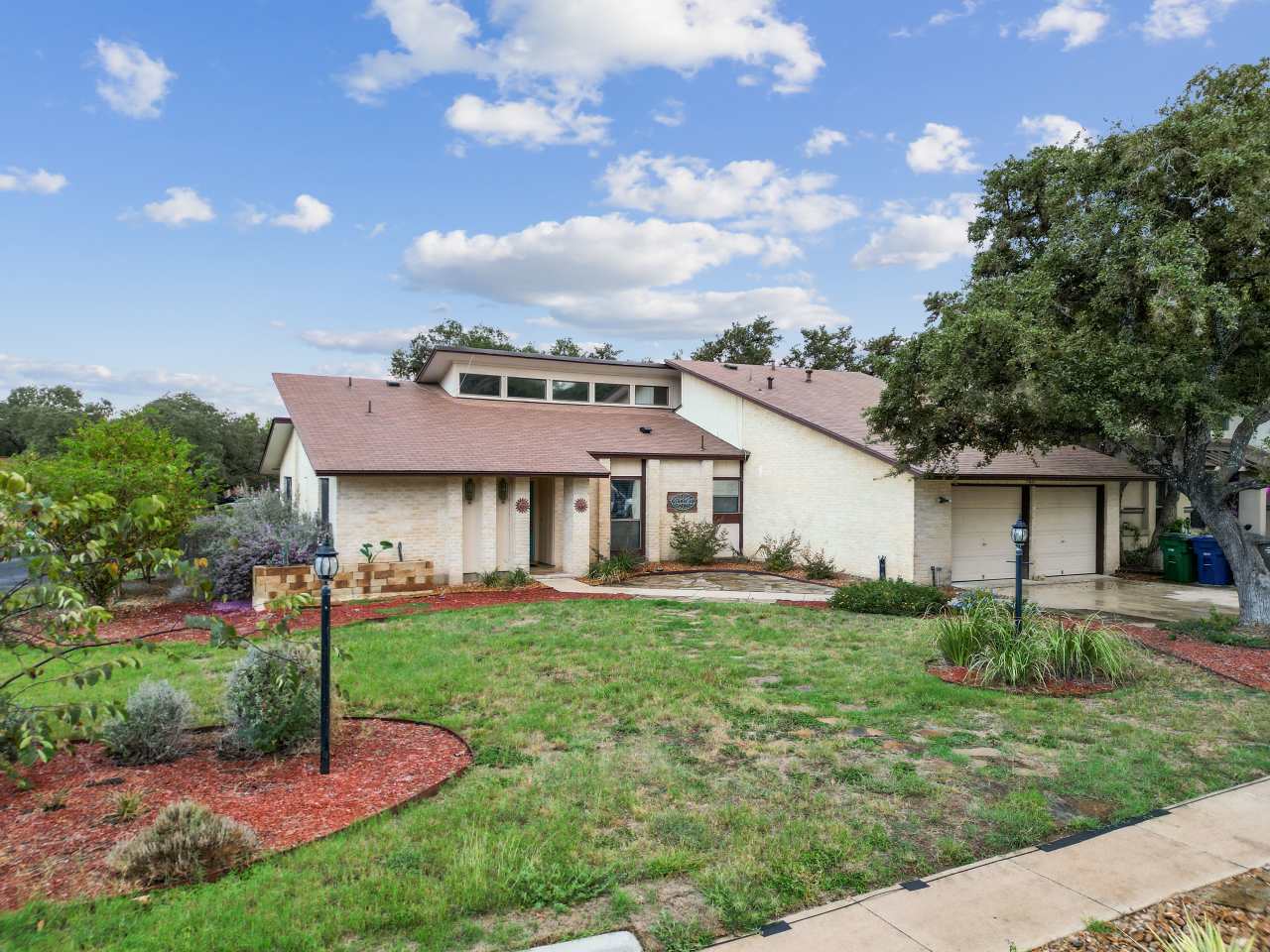 4602 Pinecomb Woods Street
