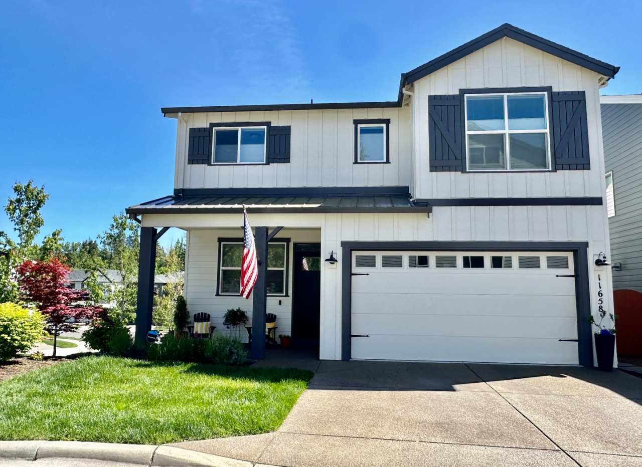 Stunning 2020 Custom-Built Home in the Sought-After Northern Heights Subdivision - Available Now!