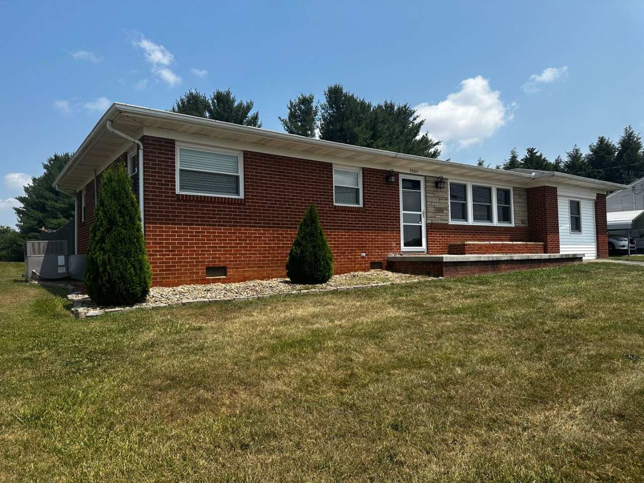 Dec move in special - 3 bedroom/2 bath brick home in W. Morristown.