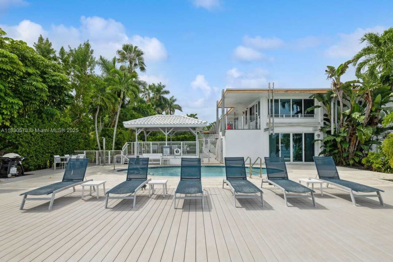 405 North Hibiscus Drive