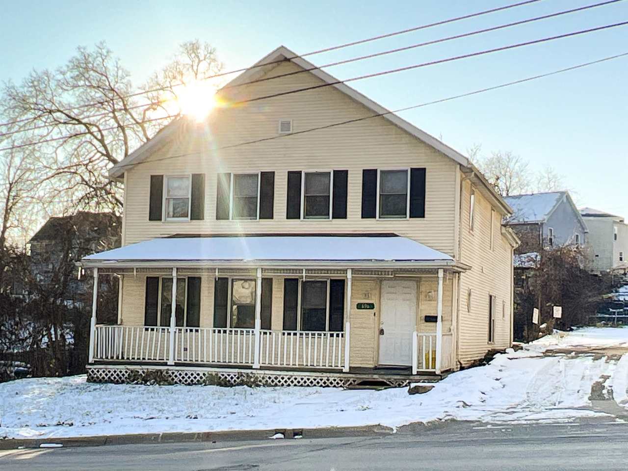 696 University Avenue