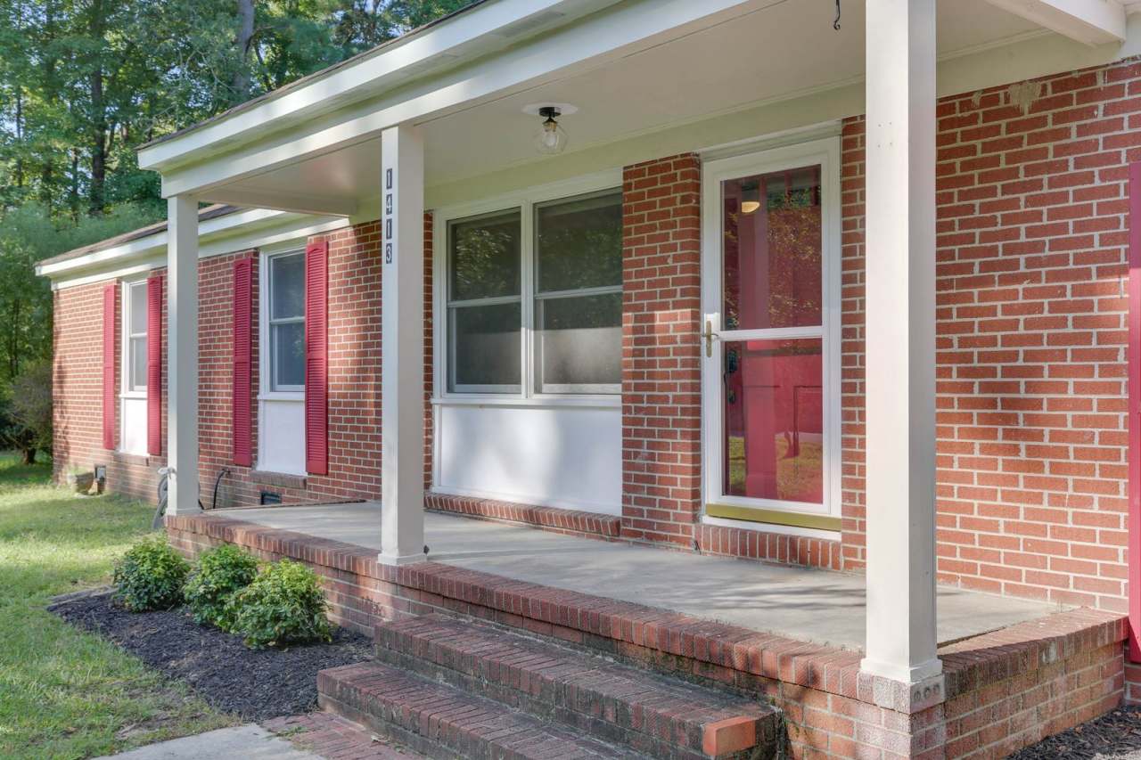 Welcome to Yorktown with a charming rural feel!