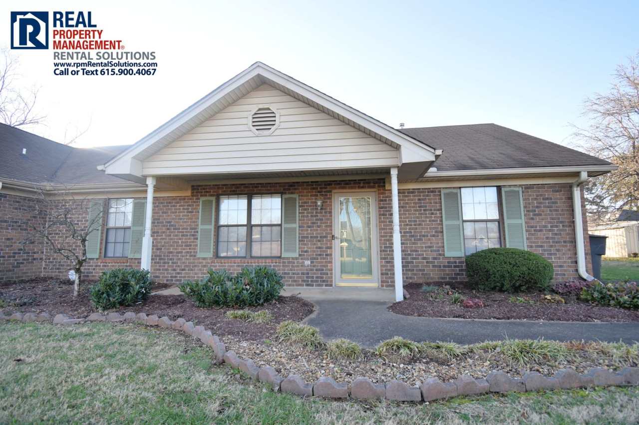 Adorable 2 BR home in the heart of Mboro! Lawncare  washer/dryer included!