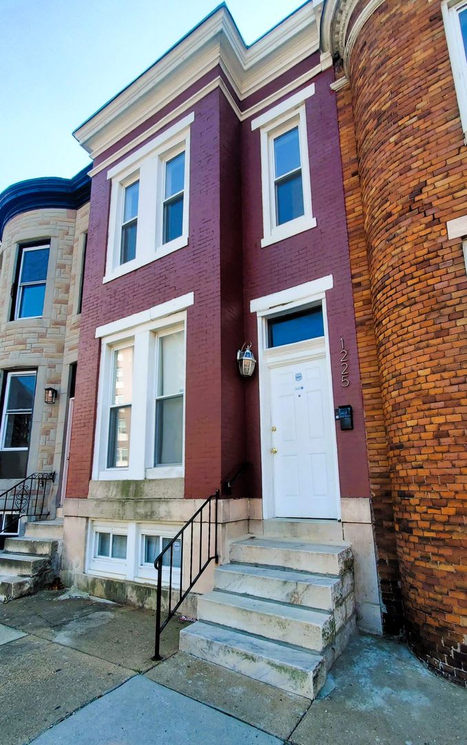 1225 E. Lanvale St./Large 3BR/1BA townhome in the Oliver neighborhood of East Baltimore. WATER INCLUDED