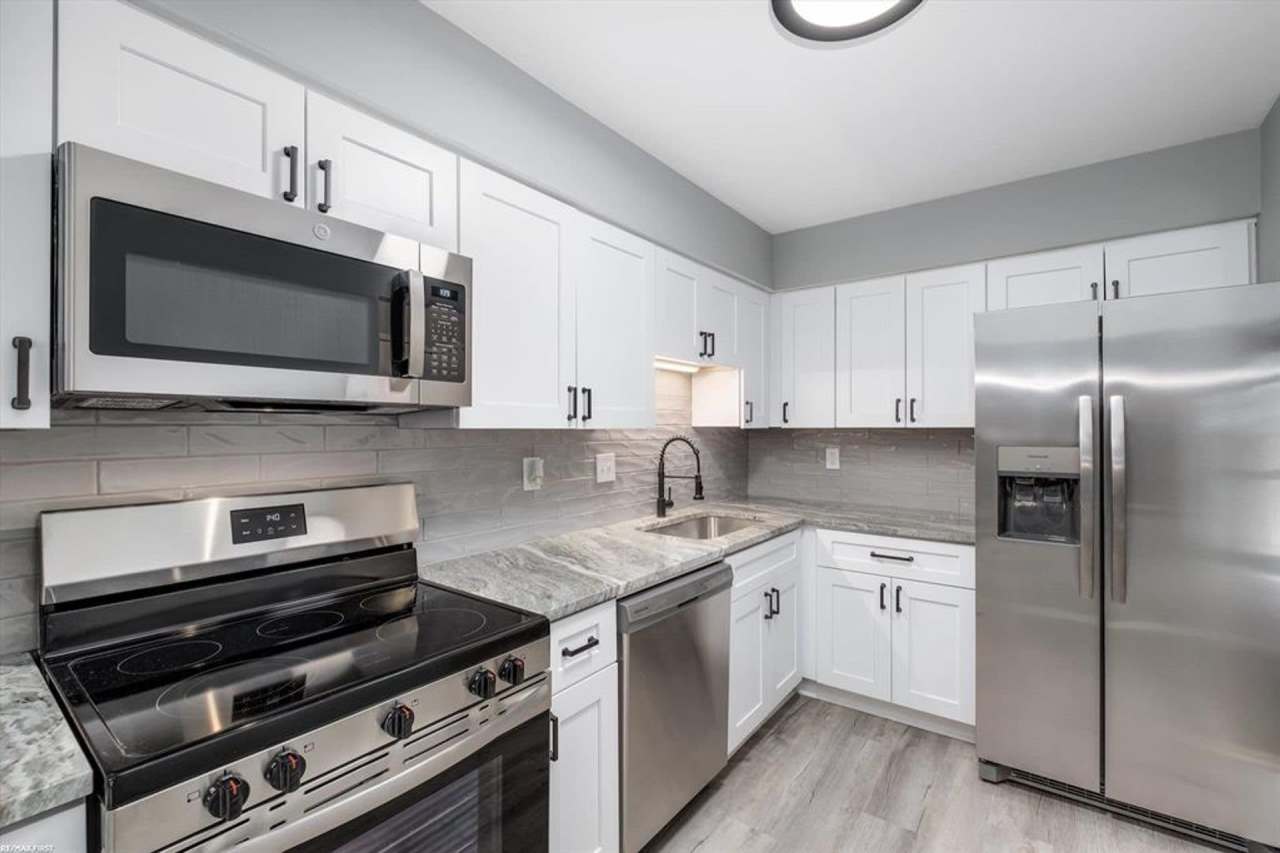 1 BED RM CONDO - FARMINGTON HILLS