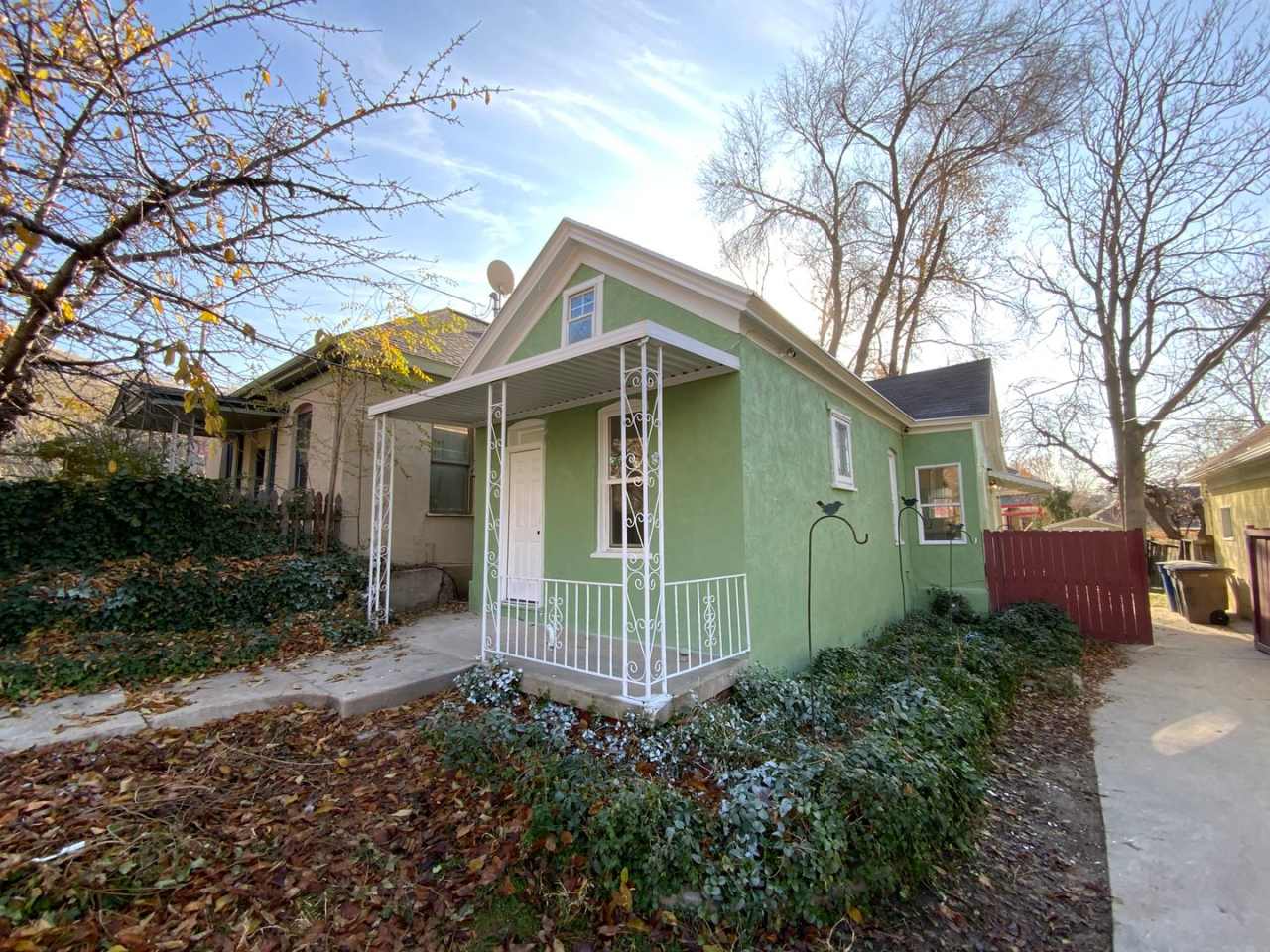 CHARMING UDPATED 2 BED 1 BATH CAPITOL HILL HOUSE IS A MUST SEE!!