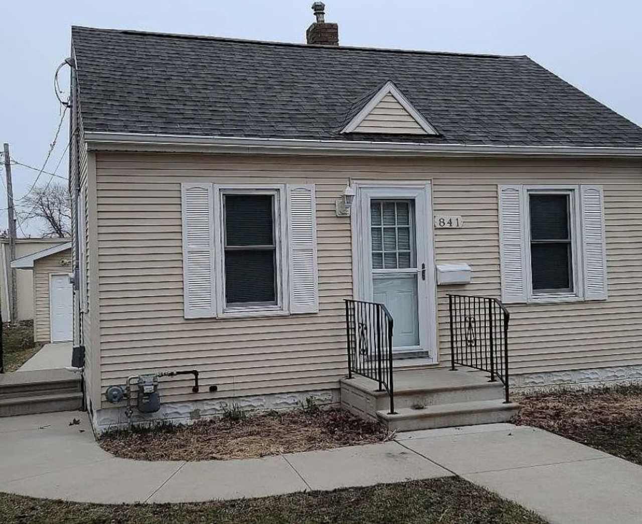 Now Leasing: 1 Bedroom, Home in Waterloo, IA!