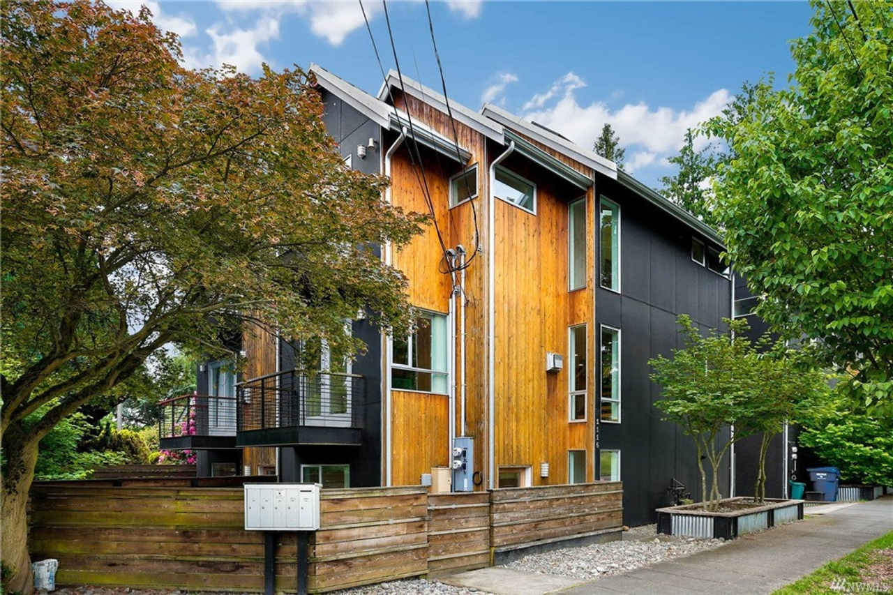 Stunning Modern 3 Bed / 2.5 Bath Townhome in Beautiful Maple Leaf Neighborhood