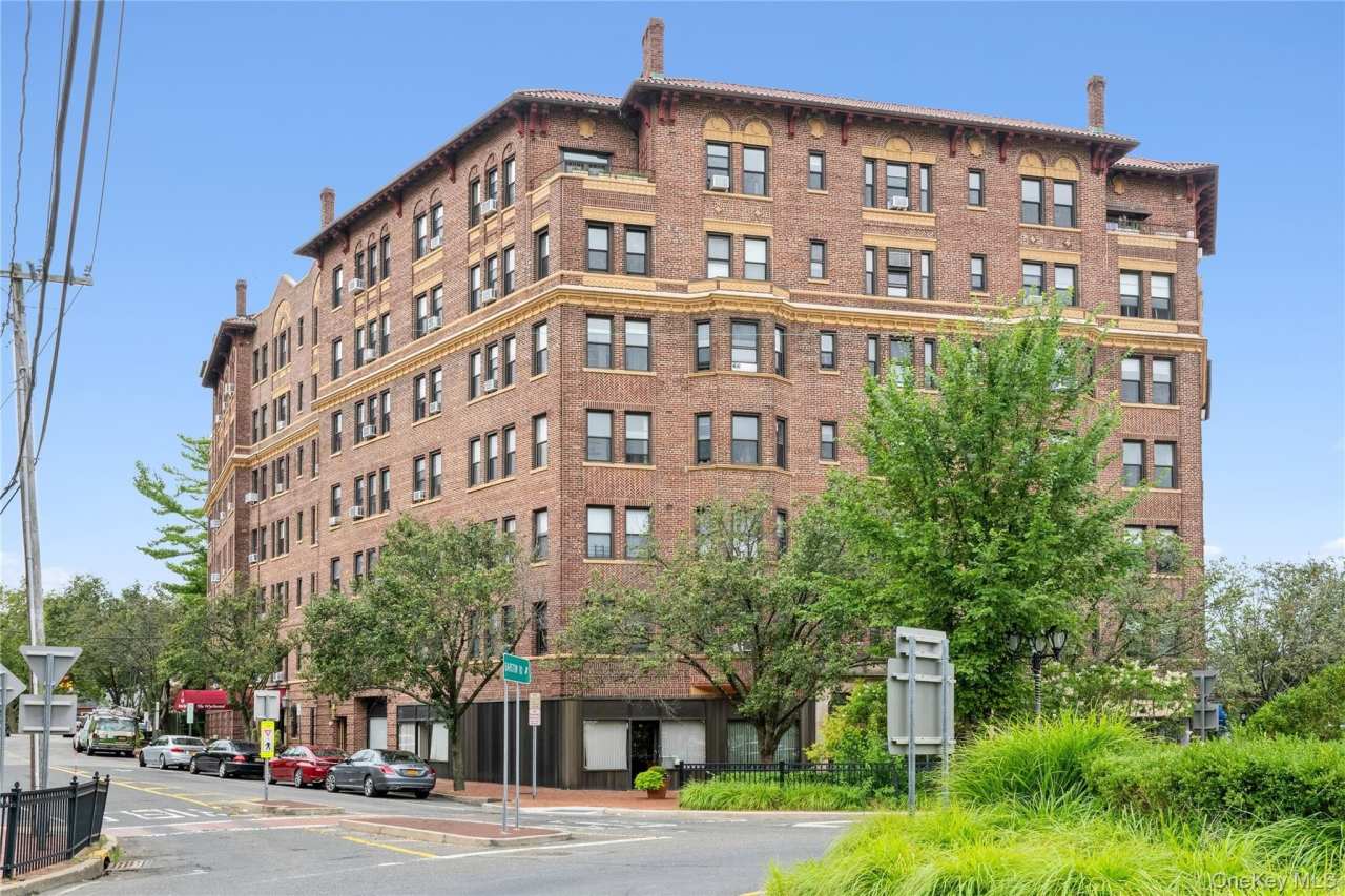 8 Barstow Road unit: 2B