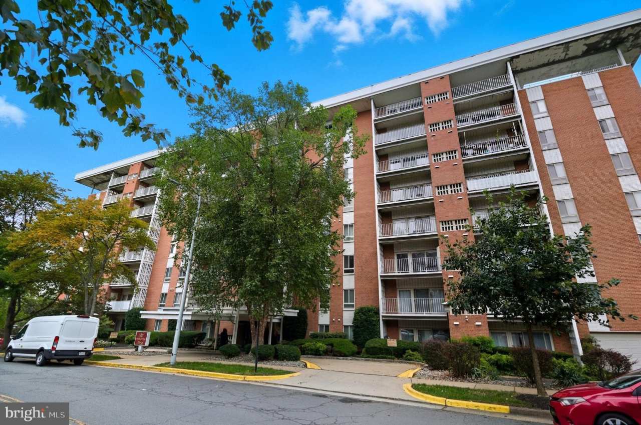 5250 VALLEY FORGE Drive unit: 306