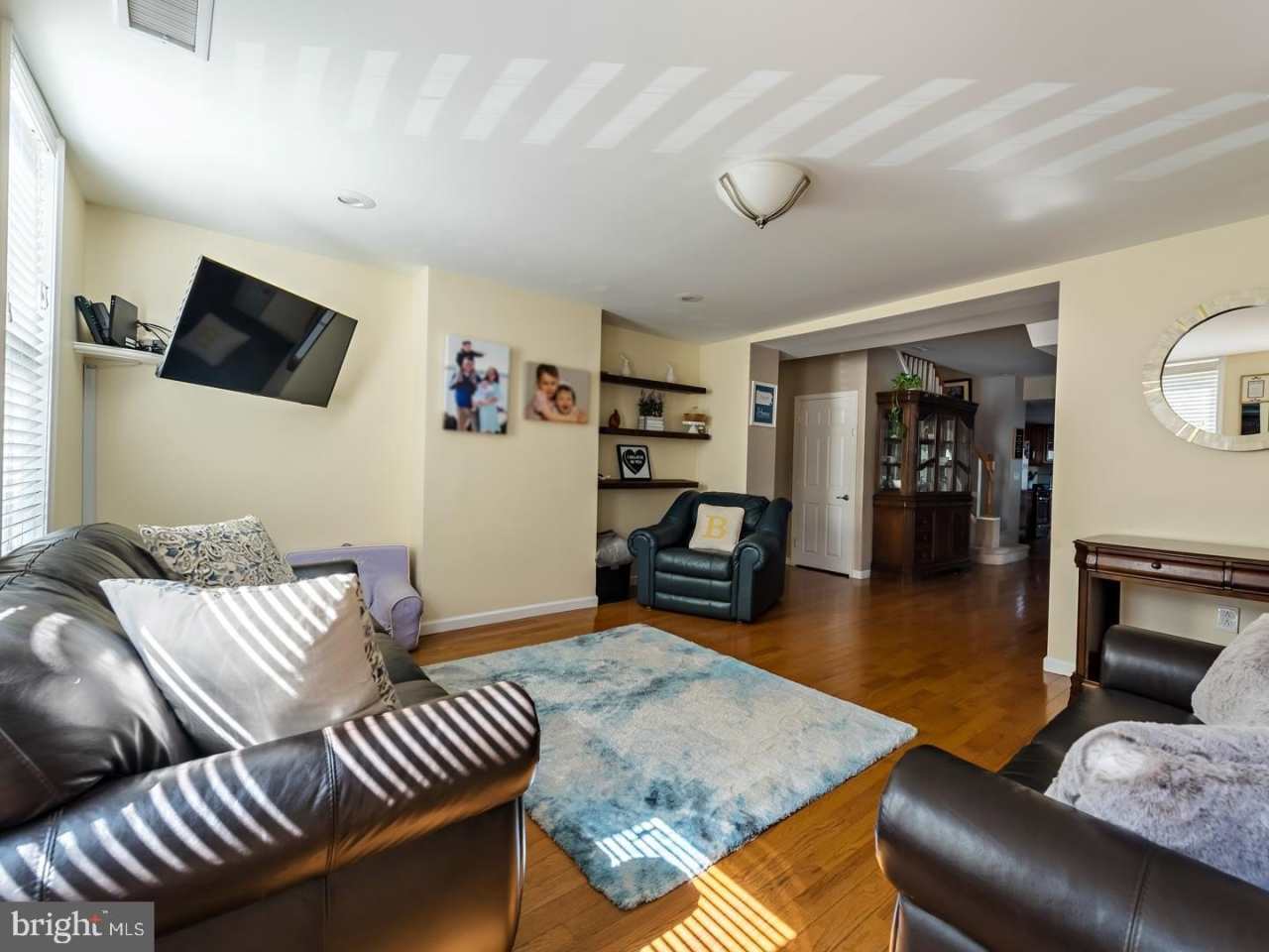 1025 E COLUMBIA AVENUE