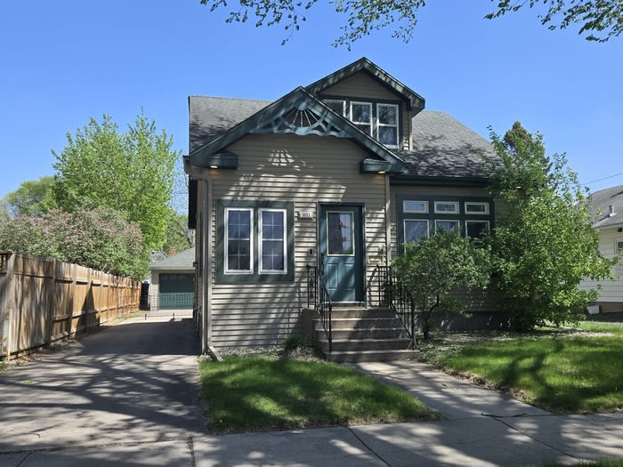 1011 Cottonwood Street